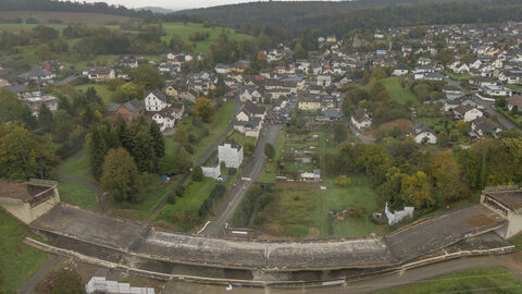 Drohnenaufnahme Kerkerbachtalbrücke nach der Sprengung - Brücke liegt auf dem Boden