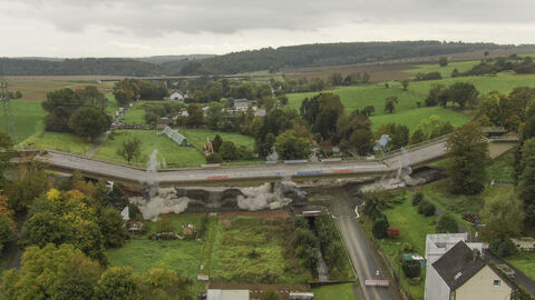 Drohnenaufnahme Kerkerbachtalbrücke während der Sprengung