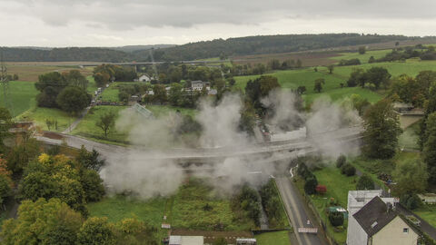 Sprengung Kerkerbachtalbrücke 4 Drohnenaufnahme Kerkerbachtalbrücke nach der Sprengung