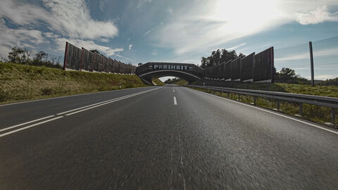 B 252 / B 62 Münchhausen, Wetter und Lahntal Neu gebaute Straße mit Brücke im Hintergrund