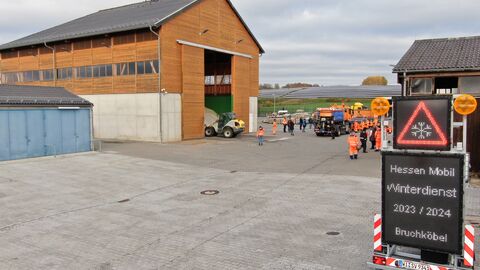 Der Hof der SM Bruchköbel mit Salzhalle im Hintergrund