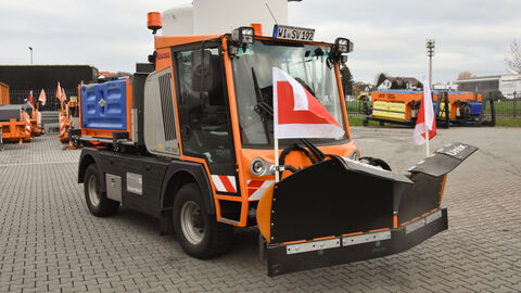 Pressetermin Auftakt Winterdienstsaison 2023-14 Das neue Radwegefahrzeug für den Winterdienst