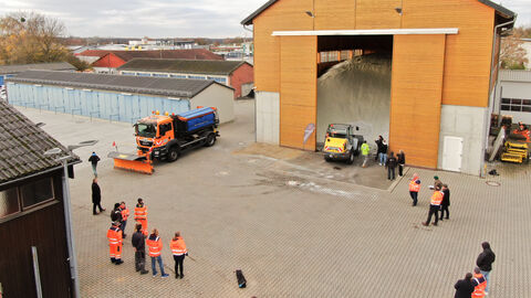 Pressetermin Auftakt Winterdienstsaison 2023-19 Die Salzhalle der Straßenmeisterei von oben mit einer Drohne gefilmt