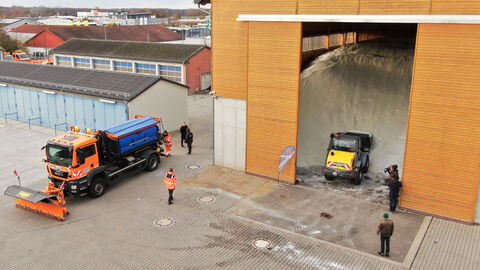 Pressetermin Auftakt Winterdienstsaison 2023-20 Die Salzhalle der Straßenmeisterei von oben mit einer Drohne gefilmt