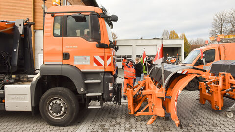 Pressetermin Auftakt Winterdienstsaison 2023-8 Der montierte Schneepflug am LKW
