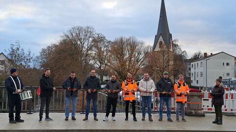 Dezember: In Mittelhessen wird die aufwendige Instandsetzung der B 457-Brücke in Nidda wie geplant fertiggestellt. Die Bauzeit betrug rund acht Monate.  Dezember: In Mittelhessen wird die aufwendige Instandsetzung der B 457-Brücke in Nidda wie geplant fertiggestellt. Die Bauzeit betrug rund acht Monate.