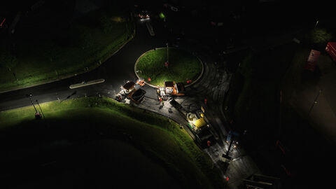 Nachtbaustelle auf der L 3224 im Gewerbegebiet Malsfeld. Hessen Mobil erneuerte in Rekordzeit drei Kreisverkehre rund um die Uhr an zwei Wochenenden im Juni von Freitagabend bis Montagfrüh. Nachtbaustelle auf der L 3224 im Gewerbegebiet Malsfeld. Hessen Mobil erneuerte in Rekordzeit drei Kreisverkehre rund um die Uhr an zwei Wochenenden im Juni von Freitagabend bis Montagfrüh.