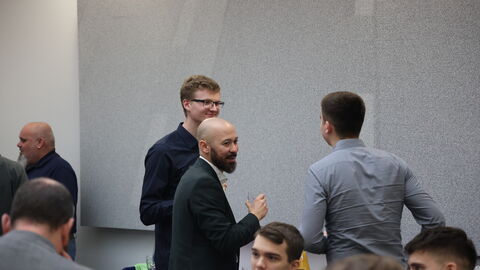 Zeugnisübergabe Winterprüfung 2024-14 Lockere Gesprächsrunden im Anschluss des offiziellen Teils