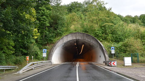 Portal des Schürzebergtunnels