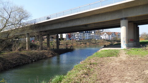 B 8 Lichfieldbrücke in Limburg Außenansicht der Lichfieldbrücke in Limburg