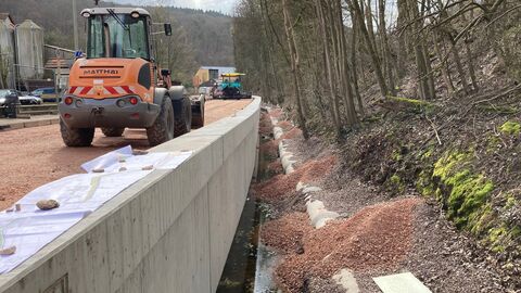 Die neue Stützmauer