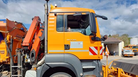 Kinder zu Gast auf der Straßenmeisterei Schwalmstadt Kinder zu Gast auf der Straßenmeisterei Schwalmstadt