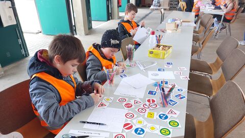 Kinder zu Gast auf der Straßenmeisterei Schwalmstadt Kinder zu Gast auf der Straßenmeisterei Schwalmstadt