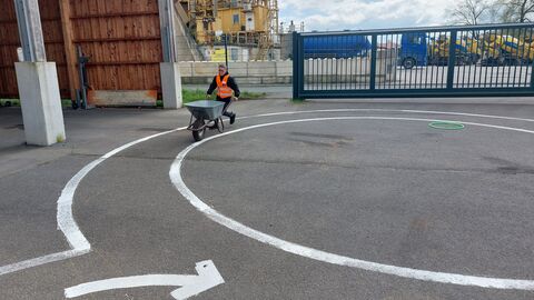 Kinder zu Gast auf der Straßenmeisterei Schwalmstadt Kinder zu Gast auf der Straßenmeisterei Schwalmstadt