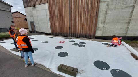 Kinder zu Gast auf der Straßenmeisterei Schwalmstadt Kinder zu Gast auf der Straßenmeisterei Schwalmstadt