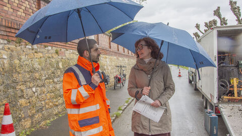 Pressetermin Projekterweiterung Dauerzählstellen für Radverkehr 3 Verkehrsminister Kaweh Mansoori und Hessen Mobil-Vizepräsidentin Kathrin Brückner im Gespräch