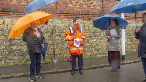 Verkehrsminister Kaweh Mansoori erläutert die Projektziele
