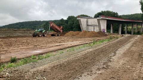 B7 Ortsumgehung Calden -  Bodeneinbau für Dammschüttung