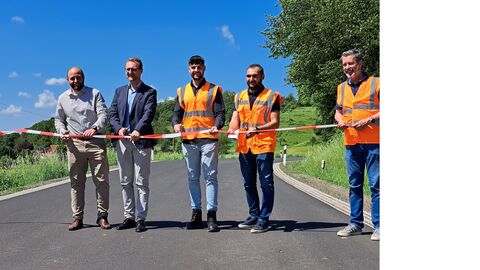 Moment der offiziellen Verkehrsfreigabe an der K 204 in Eichelsachsen