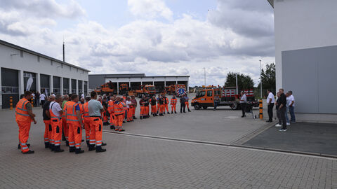 Tage der Arbeitssicherheit 26 Beschäftige der Straßenmeisterein werden auf dem Hof begrüßt