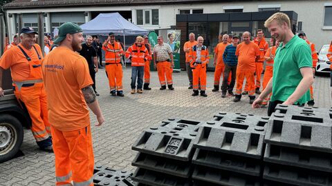 Hebe- und Tragetraining SM Hofheim - 10 Der Trainer erklärt wie man mit großen Gewichten umgeht