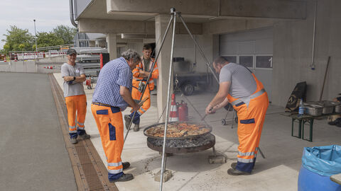 Tag der Ausbildung 2024 - 35 Die Grillstation