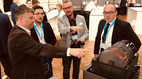 DSVK 2024 - 05 Gespräche am Messestand von Hessen Mobil