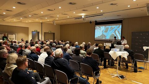 3. Infomesse Ersatz Brückenzug Hochstraße Wetzlar Ein voller Saal mit vielen Zuhörerinnen und Zuhörern