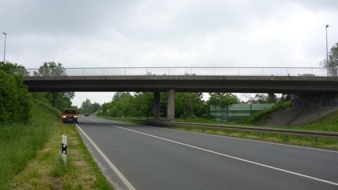 Seitenansicht der Brücke über die B 47 bei Bürstadt (Wasserwerksraße)