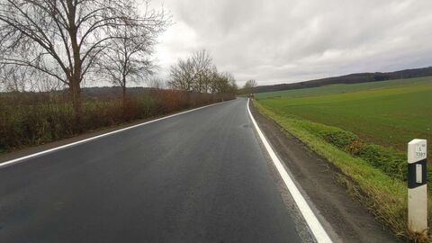 Neu asphaltierte L 3387 zwischen Niederweimar und Haddamshausen