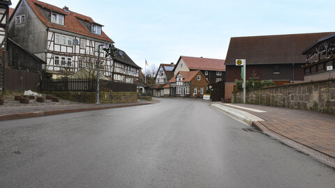 Frisch sanierte und asphaltierte Orstdurchfahrt von Raboldshausen