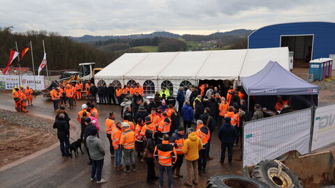 Feierlicher Tunnelanstich OU Mörlenbach 6 Die Veranstaltunsgfläche mit Zelt und Pavillons