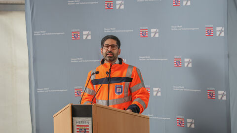 Feierlicher Tunnelanstich OU Mörlenbach 10 Wirtschats- und Verkehrsminister Mansoori am Rednerpult