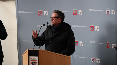 Feierlicher Tunnelanstich OU Mörlenbach 11 Mörlenbachs Bürgermeister Kadesch am Rednerpult