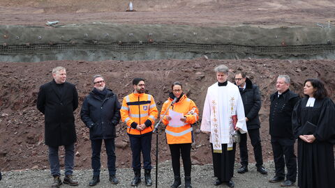 Feierlicher Tunnelanstich OU Mörlenbach 21 Die Tunnelpatin spricht ihre Grußworte
