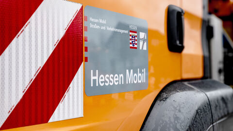 Hessen Mobil Tür LKW schräg Hessen Mobil Tür LKW schräg