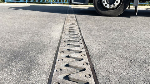 Nahaufnahme einer Brücken-Übergangskonstruktion