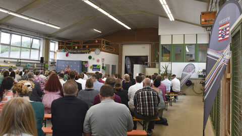 Freisprechungsfeier 2025 - 6 Viele Gäste versammeln sich