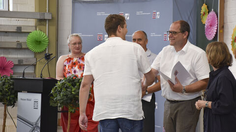 Freisprechungsfeier 2025 - 9 Zeugnisübergabe