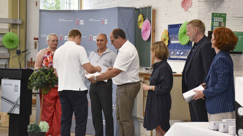 Freisprechungsfeier 2025 - 11 Zeugnisübergabe