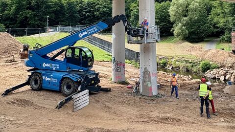 Pressetermin Baustelle Zeller Brücke 12 Sprenglöcher werden in die Brückenpfeiler gebohrt