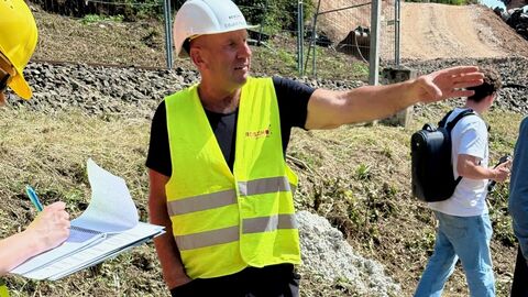 Pressetermin Baustelle Zeller Brücke 15 Der Sprengmeister erlärt das Abbruchkonzept