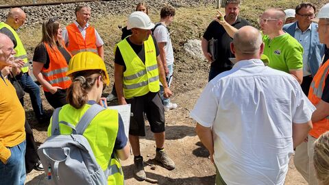 Pressetermin Baustelle Zeller Brücke 17 Presserunde am Rand der Baustelle
