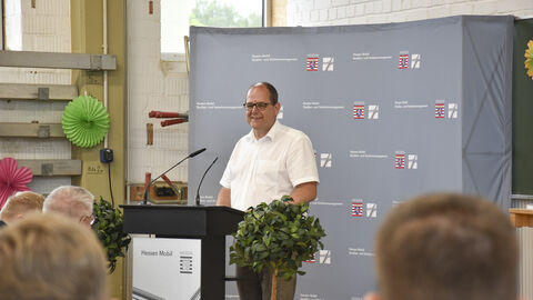 Freisprechungsfeier 2025 - 17 Abteilungsleiter Dr. Rupert Pfeiffer am Rednerpult