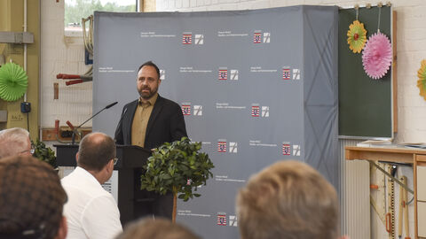 Freisprechungsfeier 2025 - 19 Bürgermeister Marcus Weber am Rednerpult