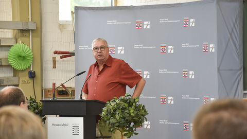 Freisprechungsfeier 2025 - 21 Personalratsvorsitzender Willi Donath am Rednerpult