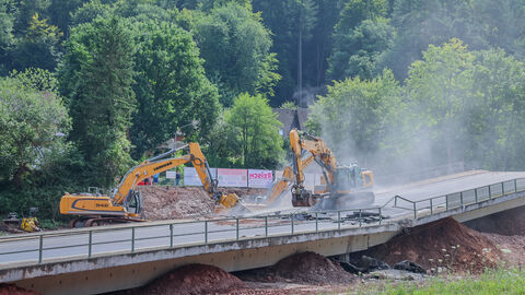 Sprengung Zeller Brücke - 32 Die Trümmer der gesprengten Brücke