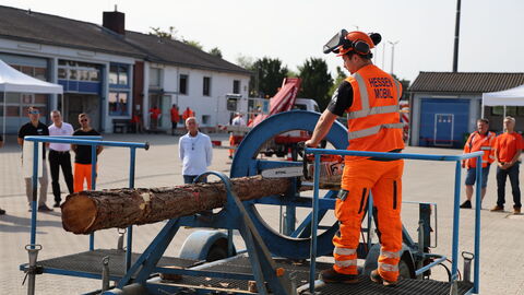 Tag der Arbeitssicherheit 2025 - 10 Vorführung Spannungsfreies Holzsägen