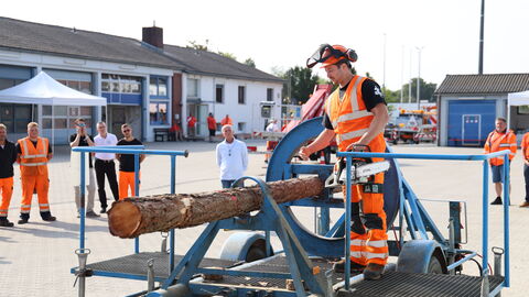 Tag der Arbeitssicherheit 2025 - 11 Vorführung Spannungsfreies Holzsägen