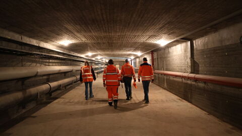 Brückenprüfung Neckarbrücke Hirschhorn B 45 - 17 Im Hohlkasten unter der Brücke